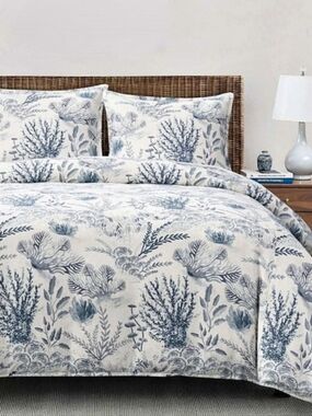 HiEnd Accents Oceania Coastal Paradise 3-Piece Queen Duvet Cover Set